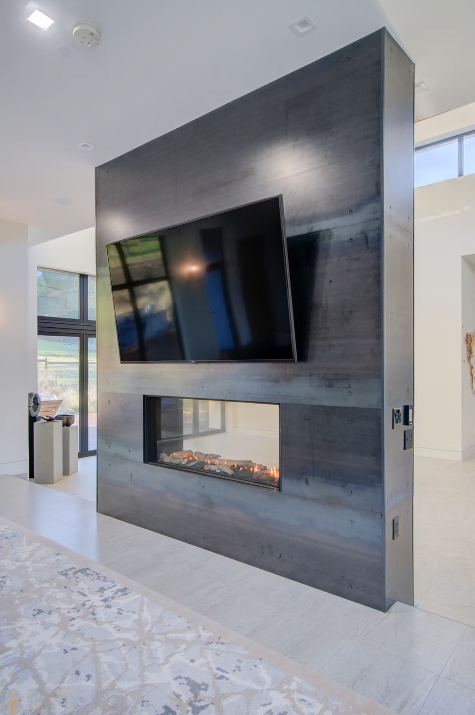 Sandy Court dining area