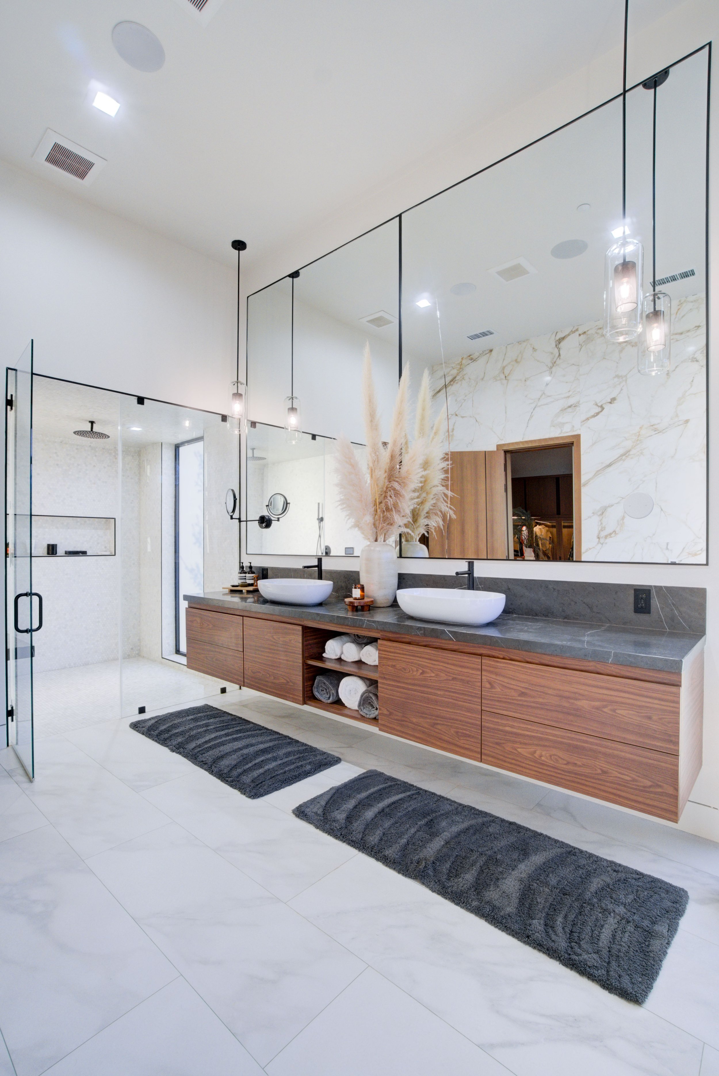 Sandy Court interior detail