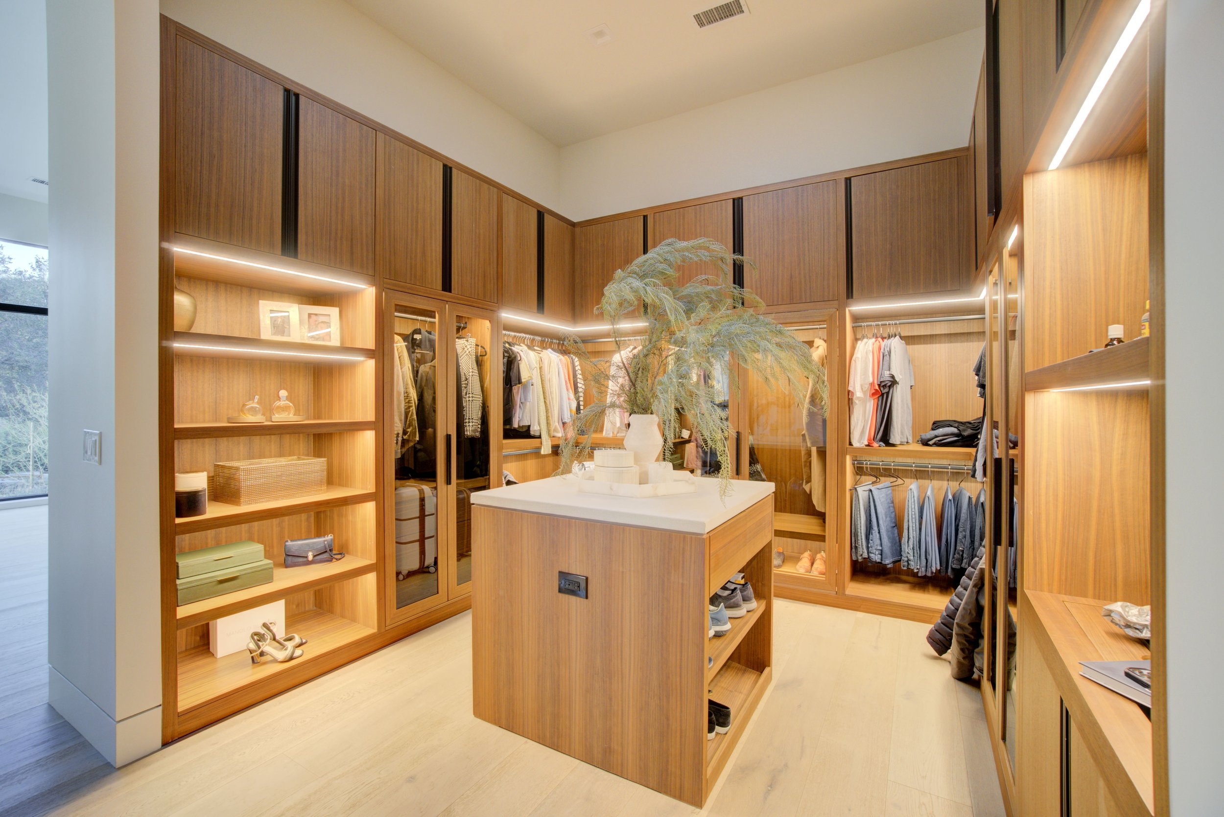 Sandy Court interior bathroom